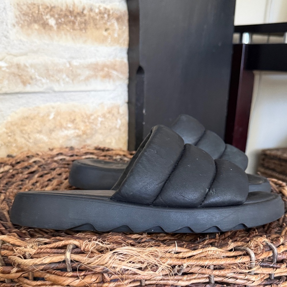 Cougar puffer Padded Slide Sandals slip on in Black women’s sz 8